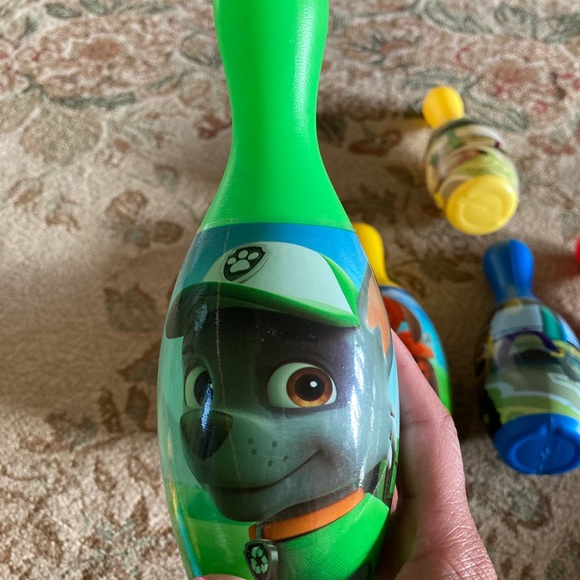 Bowling Pins for kids.Play indoors or outdoors. 6 pins.2 balls. Paw Patrol - Picture 7 of 14